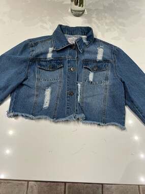 Love Tree Denim Distressed Cropped Denim Jacket Size Medium